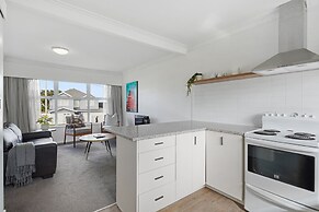 Renovated Takapuna 2BR Apt - Parking