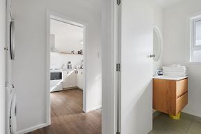 Renovated Takapuna 2BR Apt - Parking