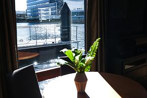 PETALS TOKYO - Floating Hotel