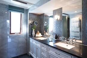 PETALS TOKYO - Floating Hotel