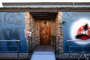 PETALS TOKYO - Floating Hotel