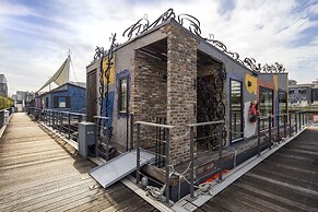 PETALS TOKYO - Floating Hotel