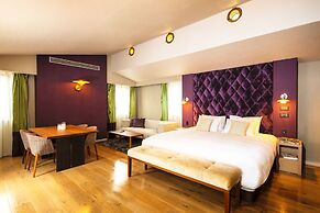 PETALS TOKYO - Floating Hotel