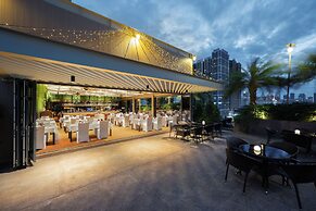 SUN & MOON, Riverside Hotel