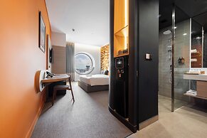 SUN & MOON, Riverside Hotel