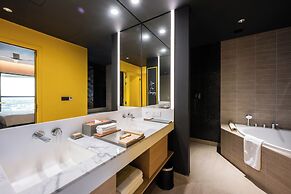 SUN & MOON, Riverside Hotel