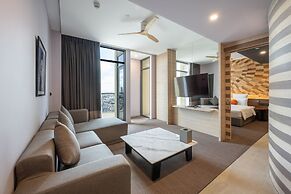 SUN & MOON, Riverside Hotel