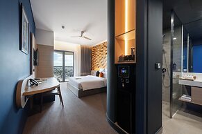 SUN & MOON, Riverside Hotel