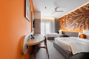 SUN & MOON, Riverside Hotel