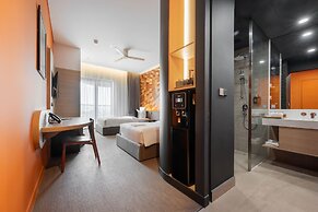 SUN & MOON, Riverside Hotel