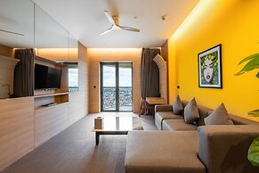 SUN & MOON, Riverside Hotel