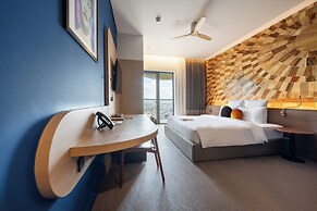 SUN & MOON, Riverside Hotel