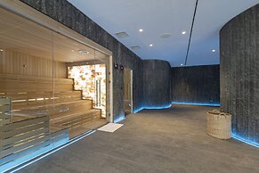 SUN & MOON, Riverside Hotel