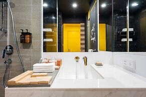 SUN & MOON, Riverside Hotel