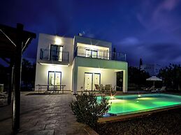 Sanders Azzurro - Inviting Villa w/ Private Pool