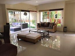 Sabbia Condos - Nice Apartment