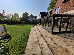 Remarkable 8 Bed Family House Sleeping 16 w/ Pool