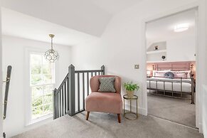 Captivating 4-bed House in Killin