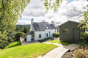 Captivating 4-bed House in Killin