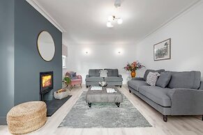 Captivating 4-bed House in Killin