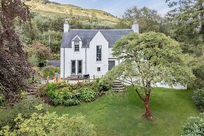 Captivating 4-bed House in Killin