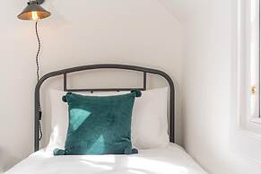 Captivating 4-bed House in Killin