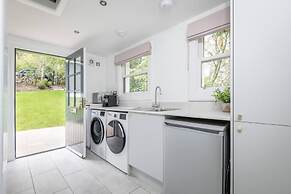 Captivating 4-bed House in Killin