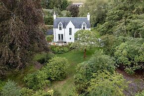 Captivating 4-bed House in Killin