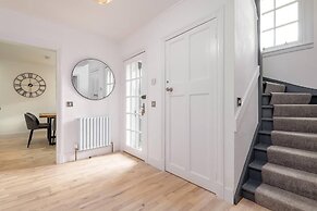 Captivating 4-bed House in Killin