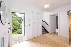 Captivating 4-bed House in Killin