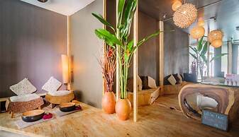 Deluxe apartment at Icon Park Condo