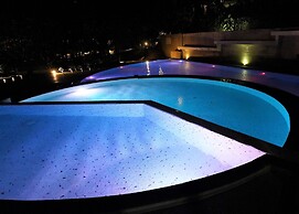 Deluxe apartment at Icon Park Condo