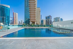 Stylish Waterfront Apartment With Views on Canal