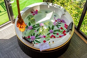 Pavri Suit Bungalov