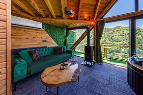 Pavri Suit Bungalov