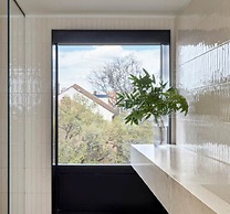 Hotel AKA Alexandria