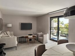 Hotel AKA Alexandria