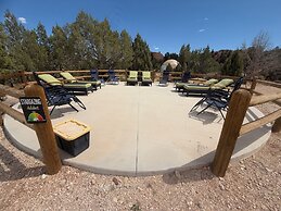 Bryce Glamp And Camp