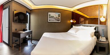 The Gravitique Hotel Khaosan