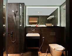 The Gravitique Hotel Khaosan