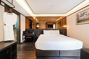 The Gravitique Hotel Khaosan