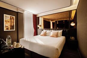 The Gravitique Hotel Khaosan