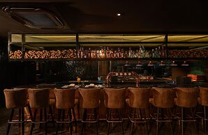 The Gravitique Hotel Khaosan