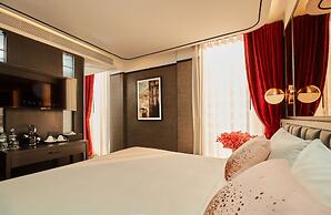 The Gravitique Hotel Khaosan