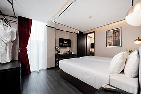 The Gravitique Hotel Khaosan