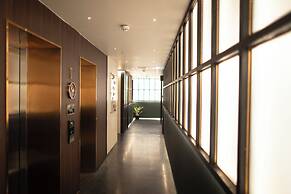 The Gravitique Hotel Khaosan
