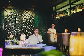 The Gravitique Hotel Khaosan
