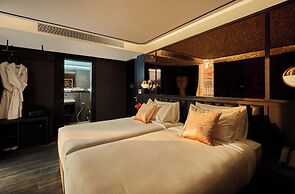 The Gravitique Hotel Khaosan