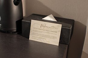 The Gravitique Hotel Khaosan