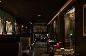 The Gravitique Hotel Khaosan